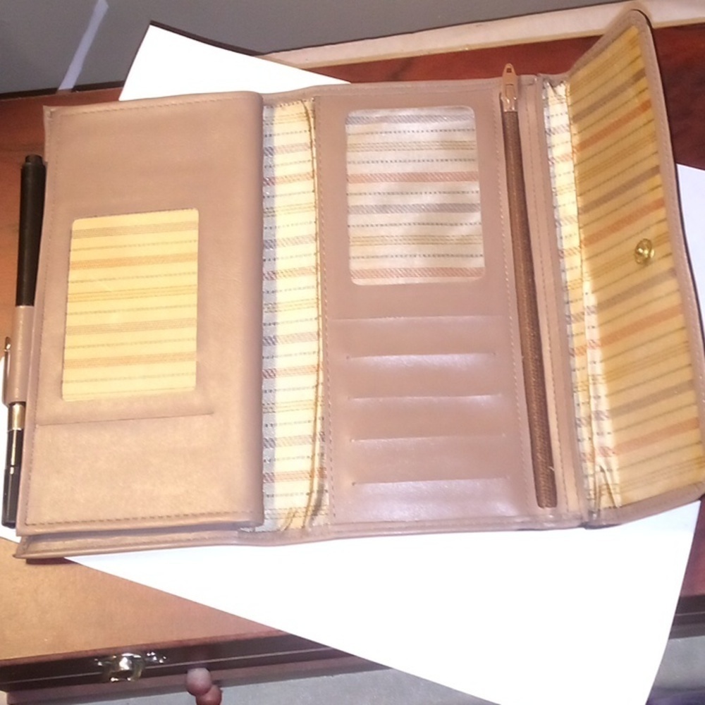 John Weitz LT Brown Checkbook Wallet - Picture 5 of 16
